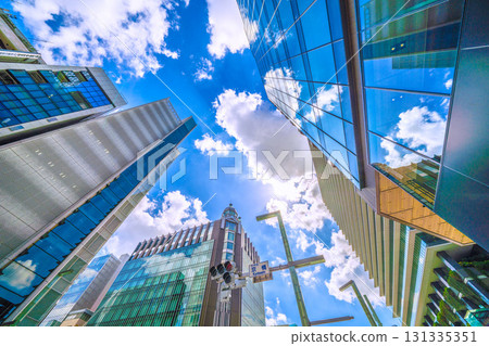 日本東京城市景觀，可欣賞京橋十字路口和第一生命京橋 Kino 露台的景色 131335351