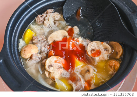 Add ketchup to stewed meat and vegetables 131335708