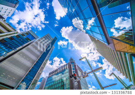 日本東京城市景觀，可欣賞京橋十字路口和第一生命京橋 Kino 露台的景色 131336788