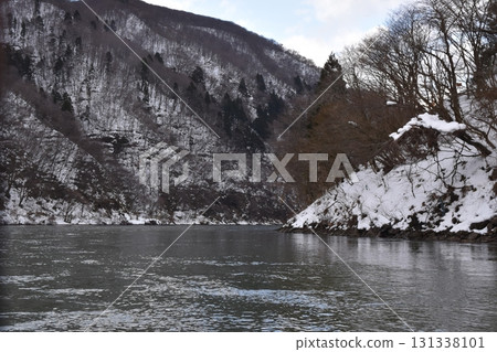 Winter boat ride down the Mogami River, Yamagata Winter boat ride down the Mogami River, Yamagata 131338101