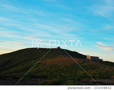 夏季藏王山脈，從馬野眺望藏王勝峰神社內殿 131339632