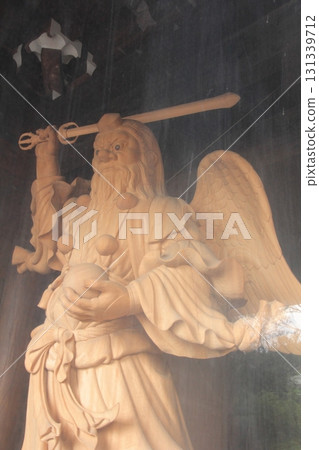 愛媛郡西條市石鎚神社口之宮本社的小天狗像 愛媛郡西條市石鎚神社口之宮本社的小天狗像 131339712