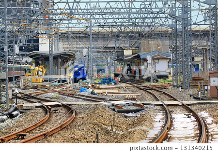 春日部站新舊出站線3號月台、4號月台，因路線高架化而變更。 131340215