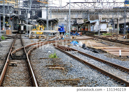 The new and old outbound lines of Kasukabe Station, platforms 3 and 4, are changing as the line is elevated. 131340219