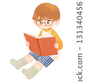 讀一本書的兒童男孩 131340456
