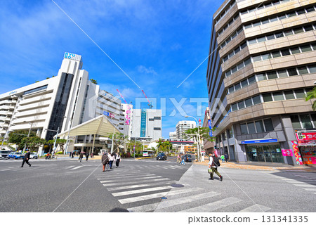 Okinawa Prefecture: Naha City, Kokusai Street, Prefectural Office North Exit Intersection 131341335