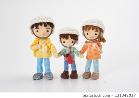 Amigurumi dolls: Natural disasters and evacuation 131342037