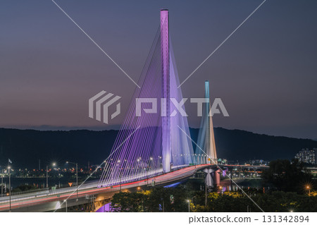 Godeok Topyeong Bridge, the bridge of the Han River in Seoul, taken at night at sunset 131342894