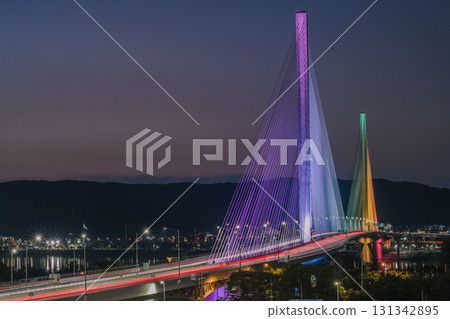 Godeok Topyeong Bridge, the bridge of the Han River in Seoul, taken at night at sunset 131342895