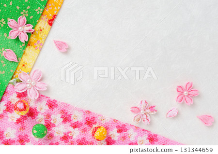 白色日本紙和縐紙友禪櫻花背景 131344659