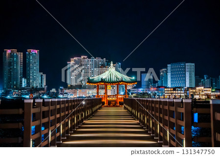 Cheongchojeong Pavilion at Night, Cheongchoho Lake, Sokcho, South Korea Cheongchojeong Pavilion at Night, Cheongchoho Lake, Sokcho, South Korea 131347750
