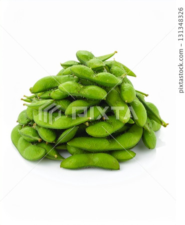 白色背景上一堆毛豆的照片 131348326