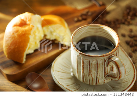 Coffee and cream bun 131348448