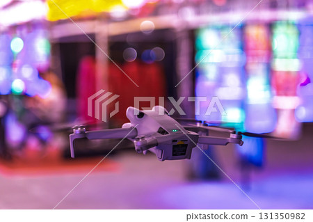 燈籠與無人機:傳統與科技的浪漫邂逅 燈籠與無人機:傳統與科技的浪漫邂逅 131350982