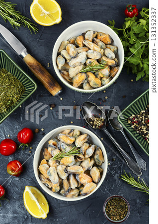 Cleaned frozen mussels. Cleaned frozen mussels. 131352337