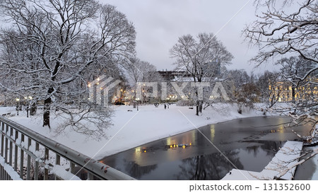 Tranquil snowy park scene in urban environment. 131352600