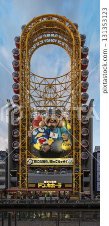 [Dotonbori, Osaka] The landmark Ferris wheel at the Don Quijote store along Dotonbori in Osaka. 131353123
