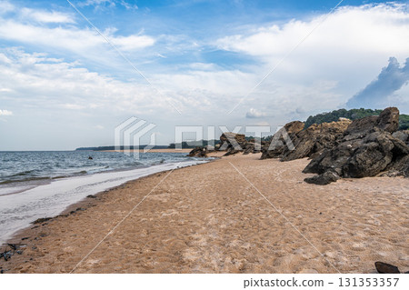 The beach of Ponta de Pedras, on the banks of the Tapajos River in Alter do Chao, state of Para in Brazil 131353357