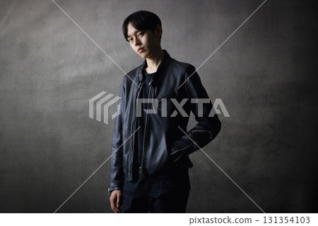 很酷的男性肖像 131354103