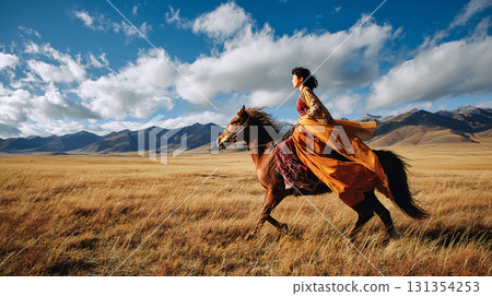 優雅的騎馬場景，一位穿著粉紅色服裝的女子在風中飄揚 131354253