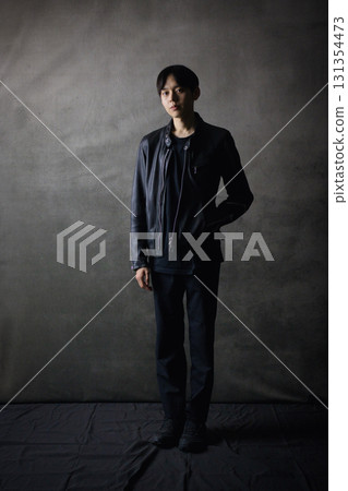 很酷的男性肖像 很酷的男性肖像 131354473