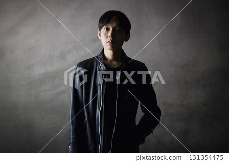 很酷的男性肖像 131354475