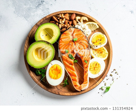 Nutritious meals for low-carb diets 131354924