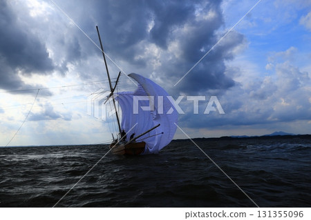 在霞浦湖上，以筑波山為背景的帆船，是一處四季皆宜的風景 131355096
