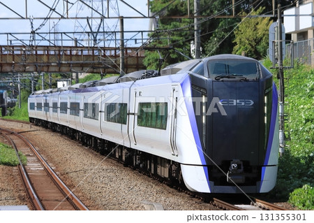 E353 series trains speeding along the Chuo Line in a long formation_Photo taken on September 22, 2025 131355301