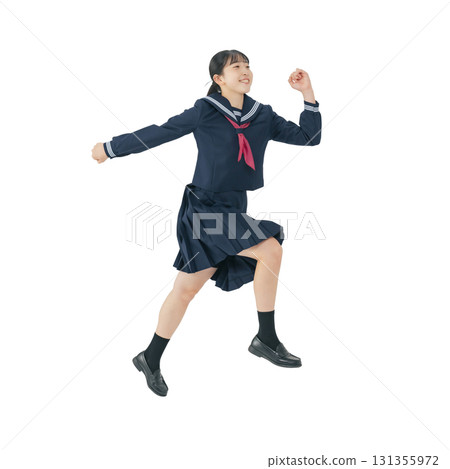 身穿水手服跳躍的女學生。全身照片,PNG格式,透明背景,手工精準裁剪。 身穿水手服跳躍的女學生。全身照片,PNG格式,透明背景,手工精準裁剪。 131355972