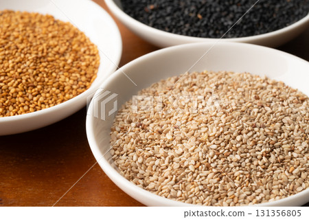 Close-up of sesame seeds arranged on a plate 131356805