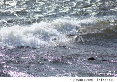 waves crashing 131357350