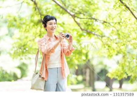 Senior woman travel camera 131357589