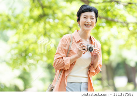 Senior woman travel camera 131357592