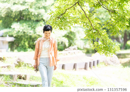 Senior woman travel camera Senior woman travel camera 131357596