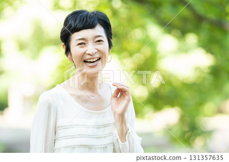 高級女性的肖像 131357635