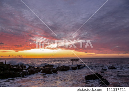 Dawn at the Kamiiso Torii Gate dyed in the morning glow [Oarai Coast, Ibaraki Prefecture] 131357711