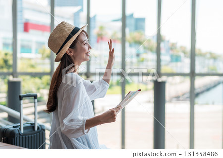 年輕女子旅行 131358486