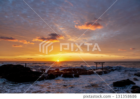 Dawn at the Kamiiso Torii Gate dyed in the morning glow [Oarai Coast, Ibaraki Prefecture] 131358686