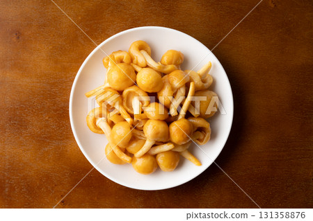 盤子裡的大滑菇 131358876