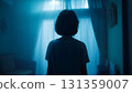 室內的女人剪影 131359007