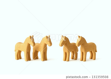 馬年馬俑和玩具—十二生肖、新年和吉祥物系列 馬年馬俑和玩具—十二生肖、新年和吉祥物系列 131359508