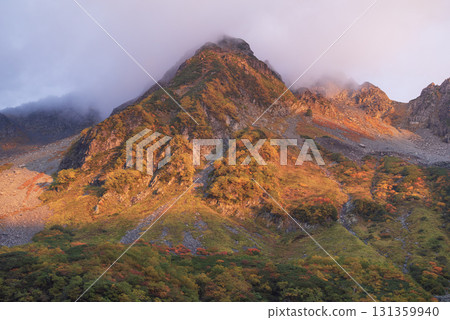 沐浴在朝霞中的北穗高山 沐浴在朝霞中的北穗高山 131359940