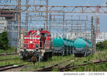 美軍鶴見石油儲存設施 JR 安前站的貨運列車 131360424
