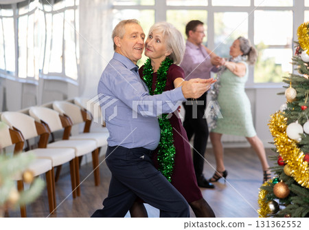 Elderly man and elderly woman dance tango 131362552