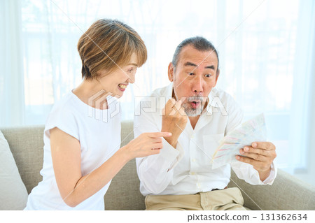 老年人查看彩票結果 老年人查看彩票結果 131362634