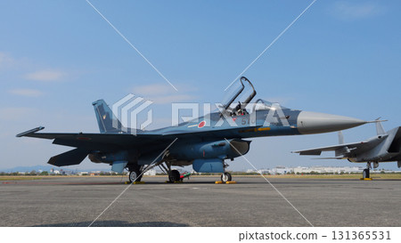 停機坪上的航空自衛隊 F-2 戰鬥機 131365531