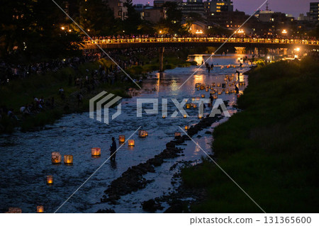 The emotional Kaga Yuzen lantern festival 131365600
