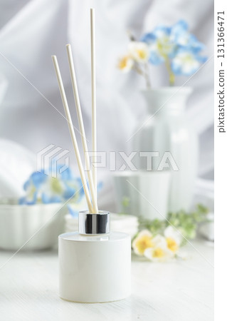 Aromatic scent of reed diffuser white glass bottle. 131366471