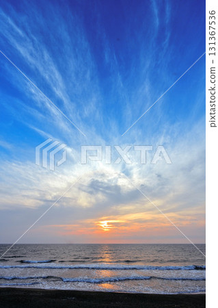 在Uchinada海岸的日落 在Uchinada海岸的日落 131367536